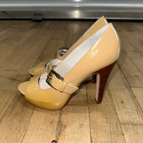 Michael Kors High Heels Womens Size 7M Beige Patent Leather Peep Toe Vamp Buckle - Picture 6 of 9